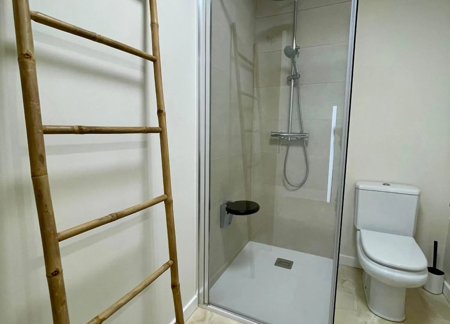 Beachside Vacation Apartment In Casares Playa San Luis de Sabinillas