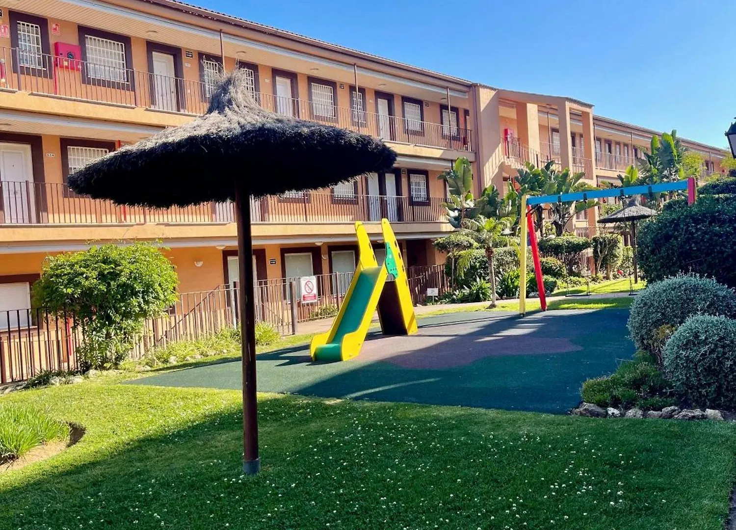 Beachside Vacation Apartment In Casares Playa San Luis de Sabinillas